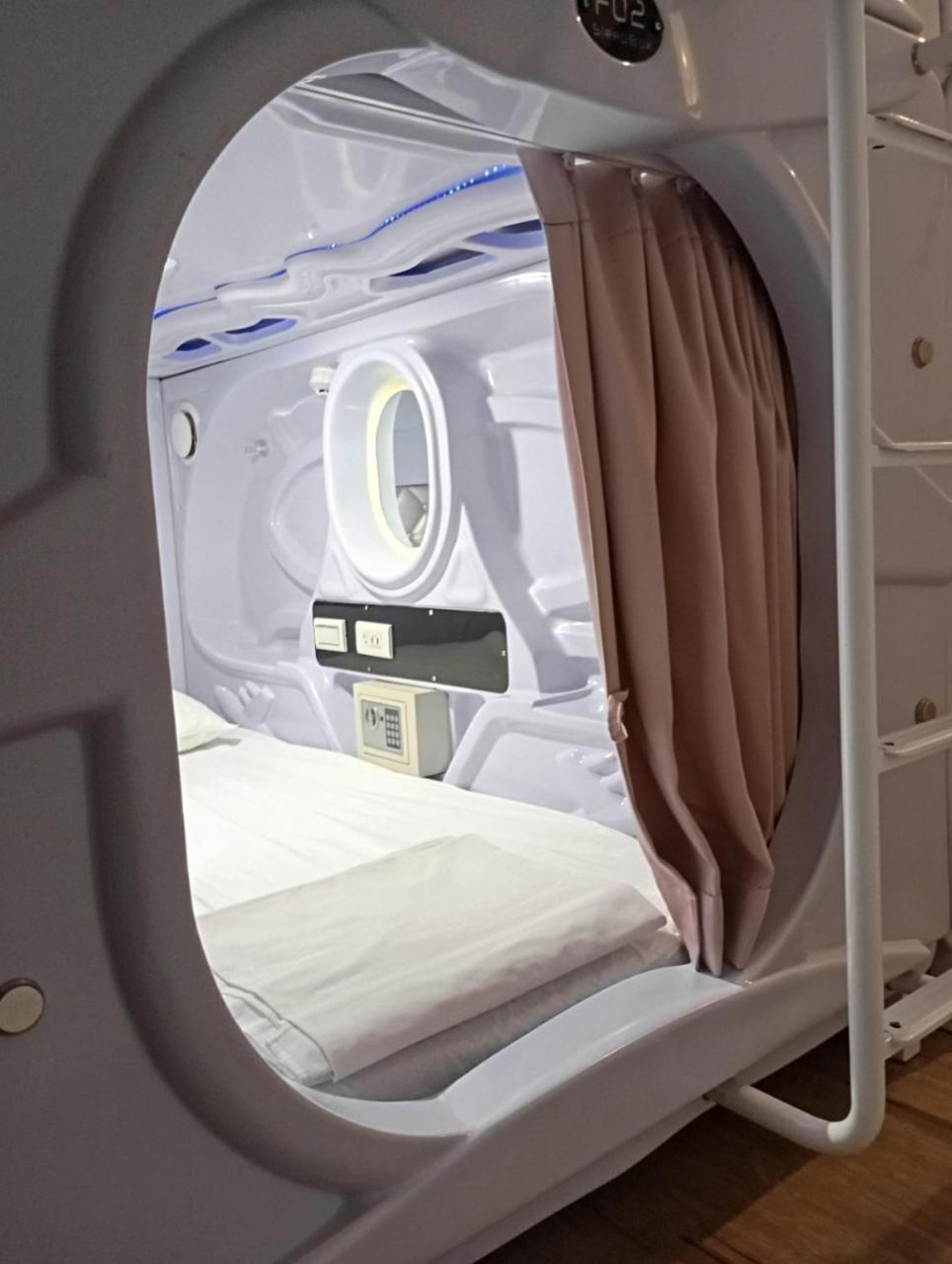 Sleepbox Hostel Taipei Bagian luar foto